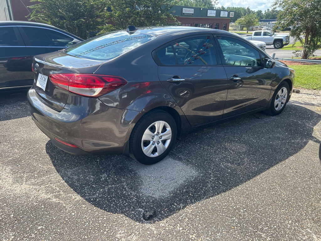 2017 Kia Forte Image 2