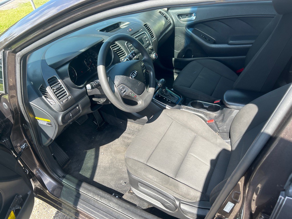2017 Kia Forte Image 3