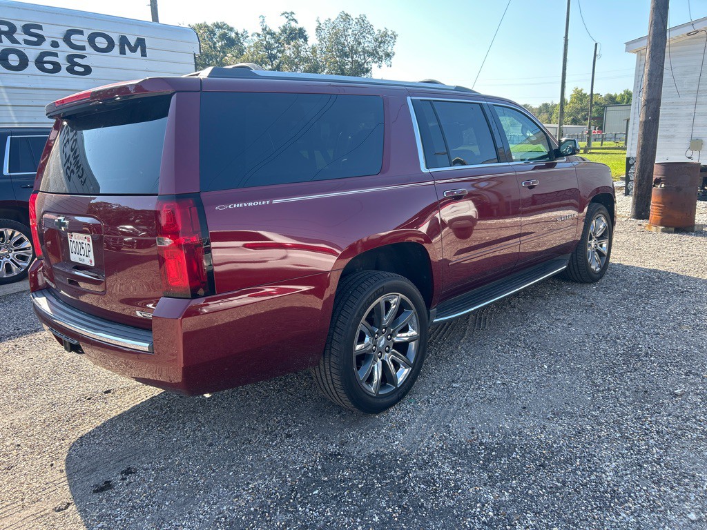 2018 Chevrolet Suburban Image 2