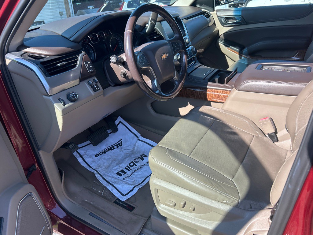 2018 Chevrolet Suburban Image 3