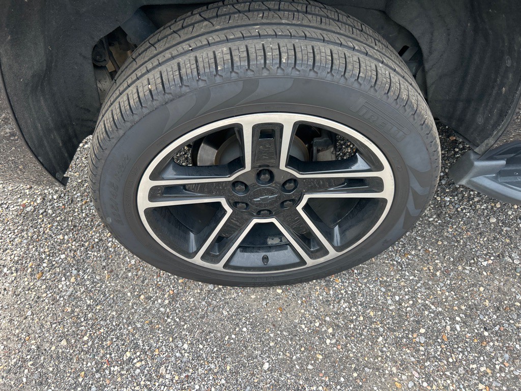 2019 Chevrolet Tahoe Image 3