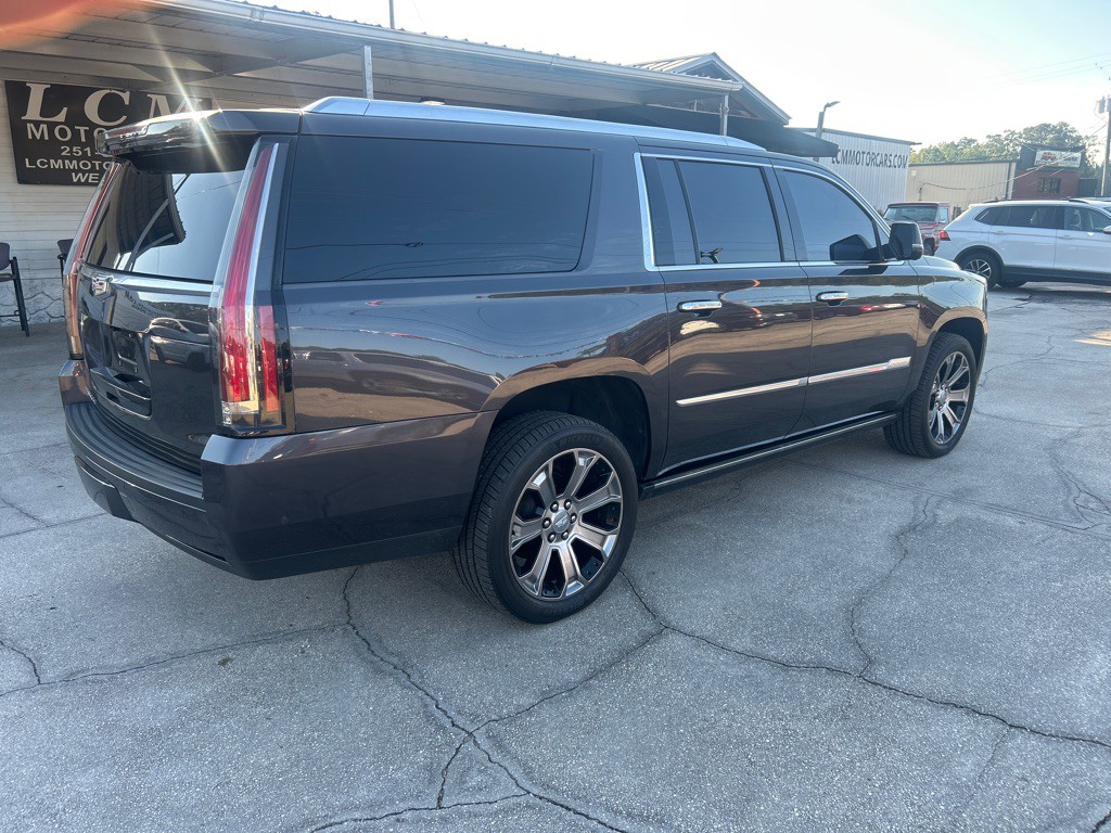 2018 Cadillac Escalade Image 2