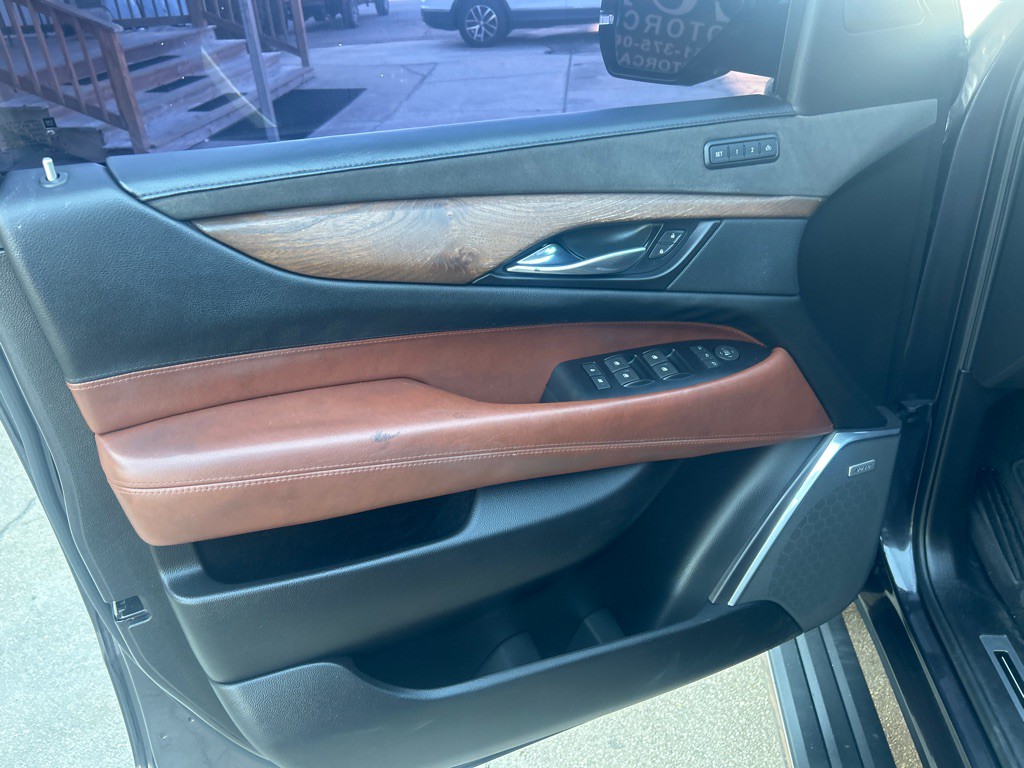 2018 Cadillac Escalade Image 5