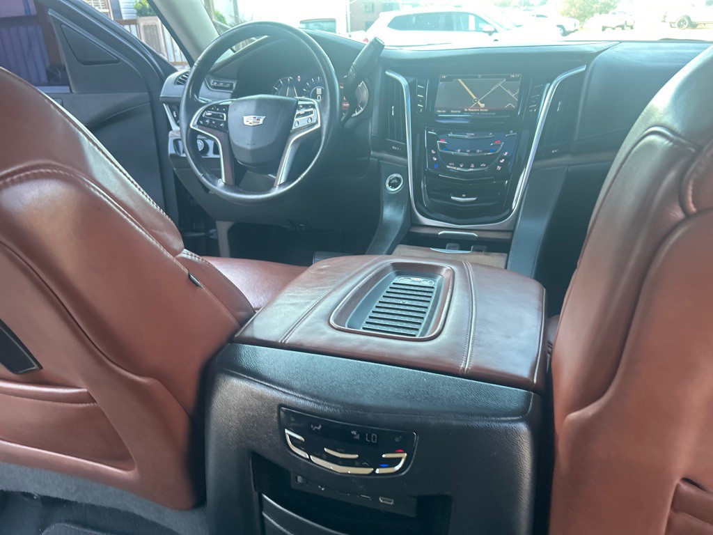 2018 Cadillac Escalade Image 16