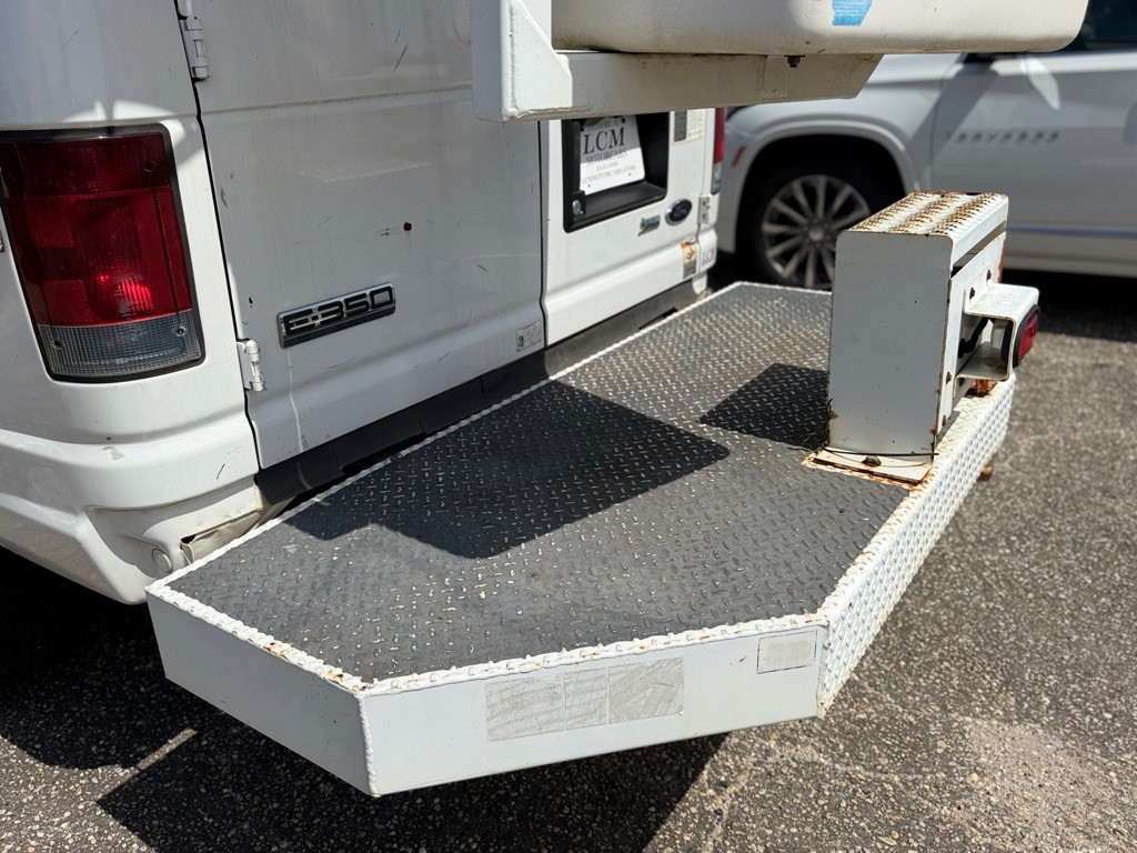 2010 Ford Econoline Image 9