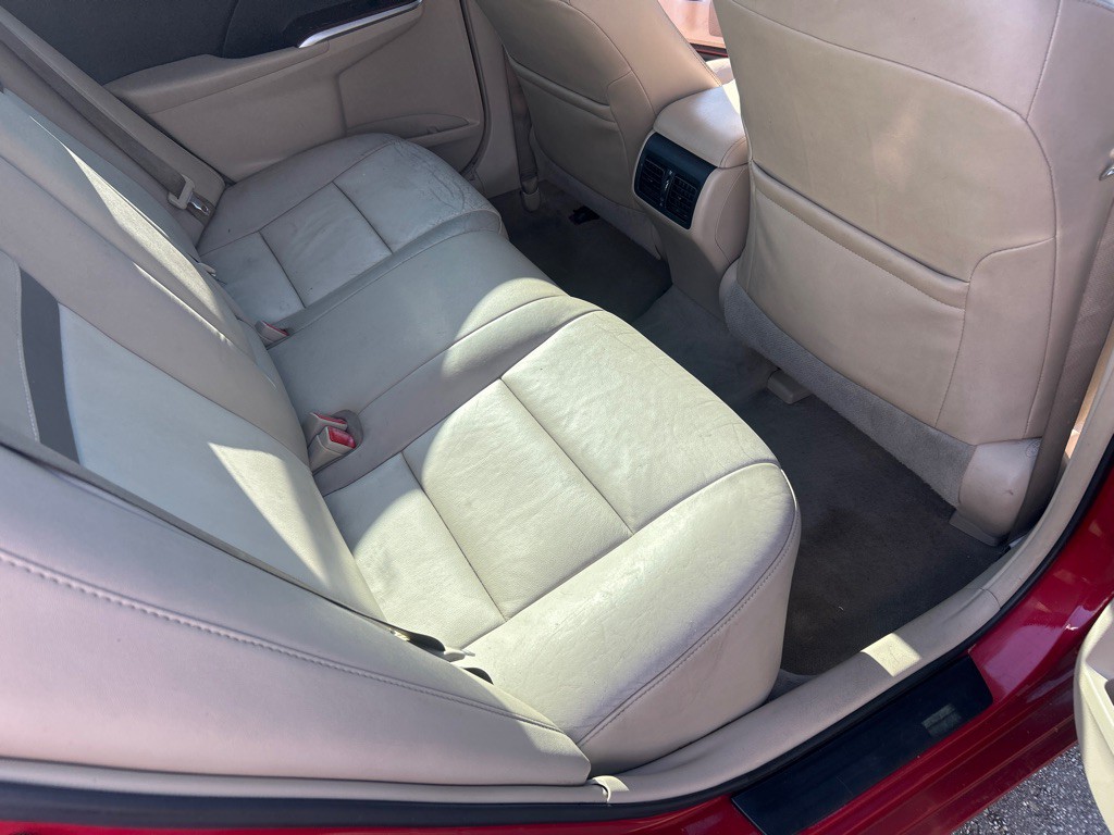 2013 Toyota Camry Image 9