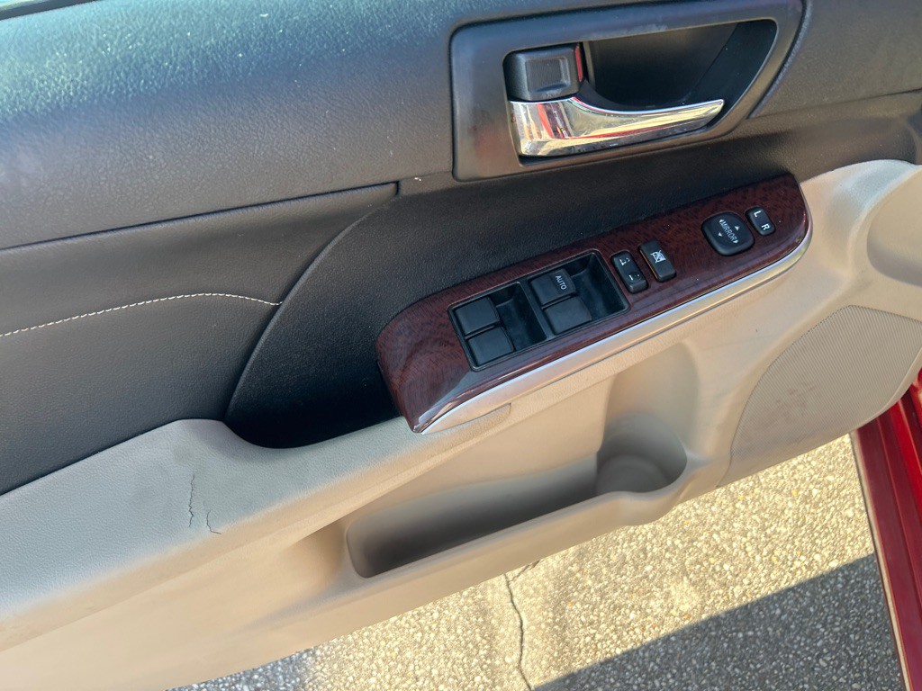 2013 Toyota Camry Image 10