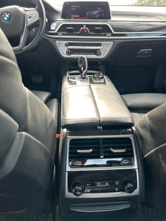 2019 BMW 7 Series Image 15