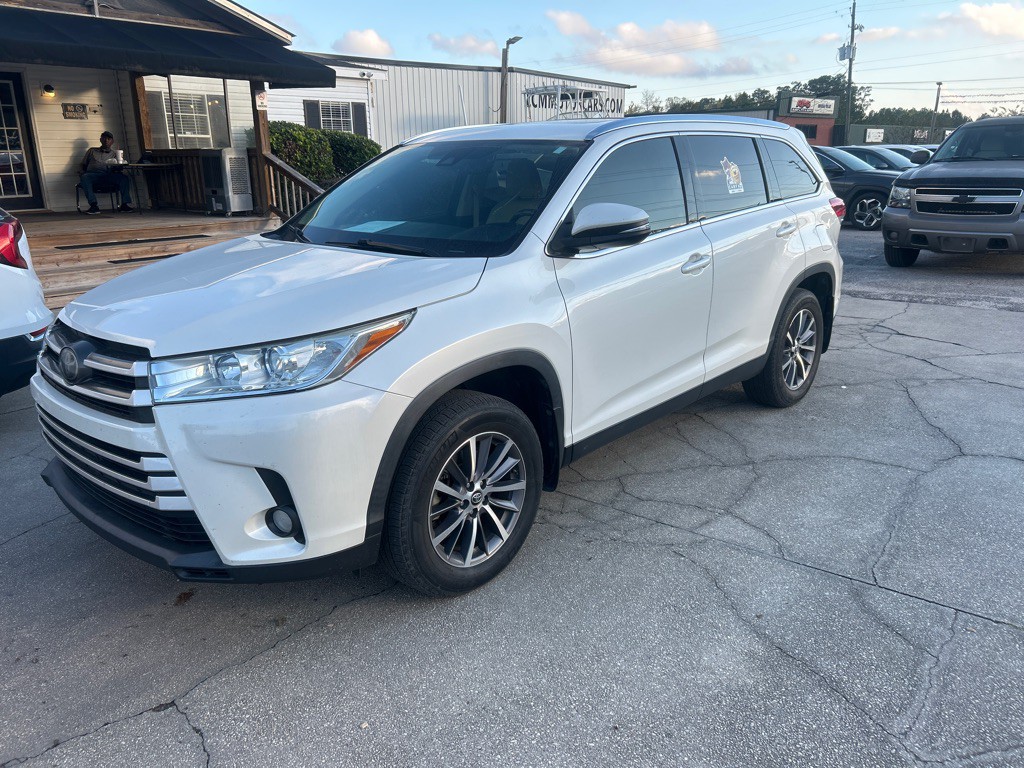 2019 Toyota Highlander Image 1