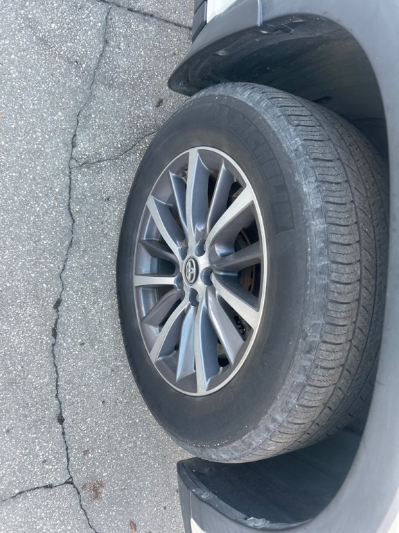 2019 Toyota Highlander Image 3