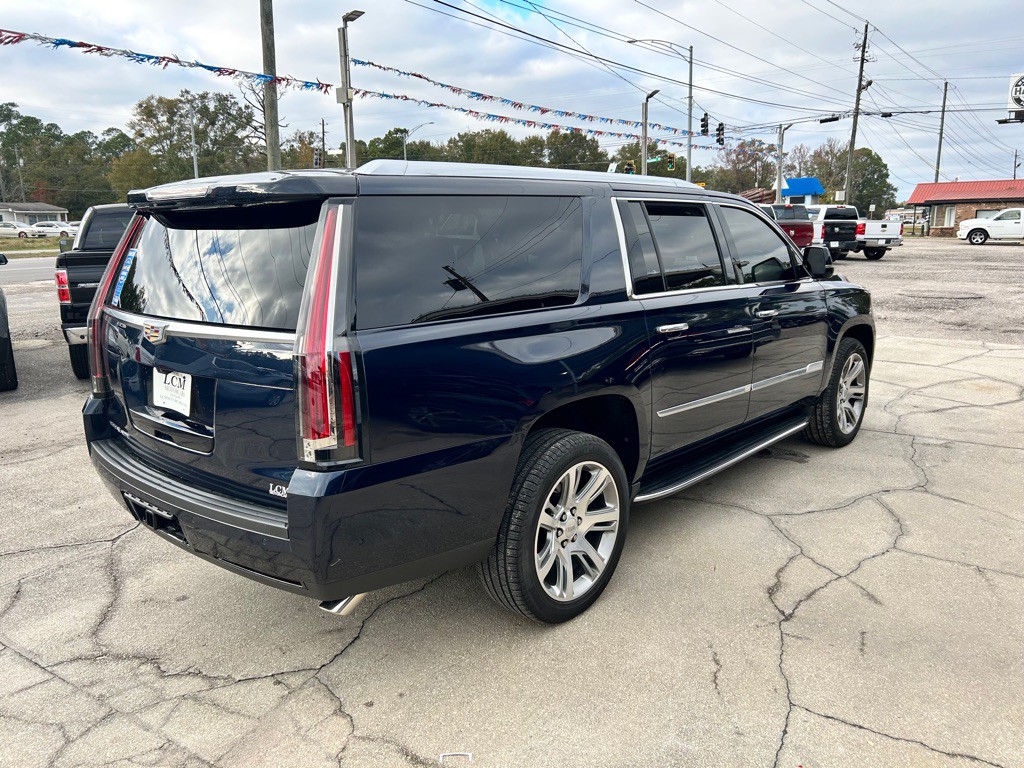 2019 Cadillac Escalade Image 2