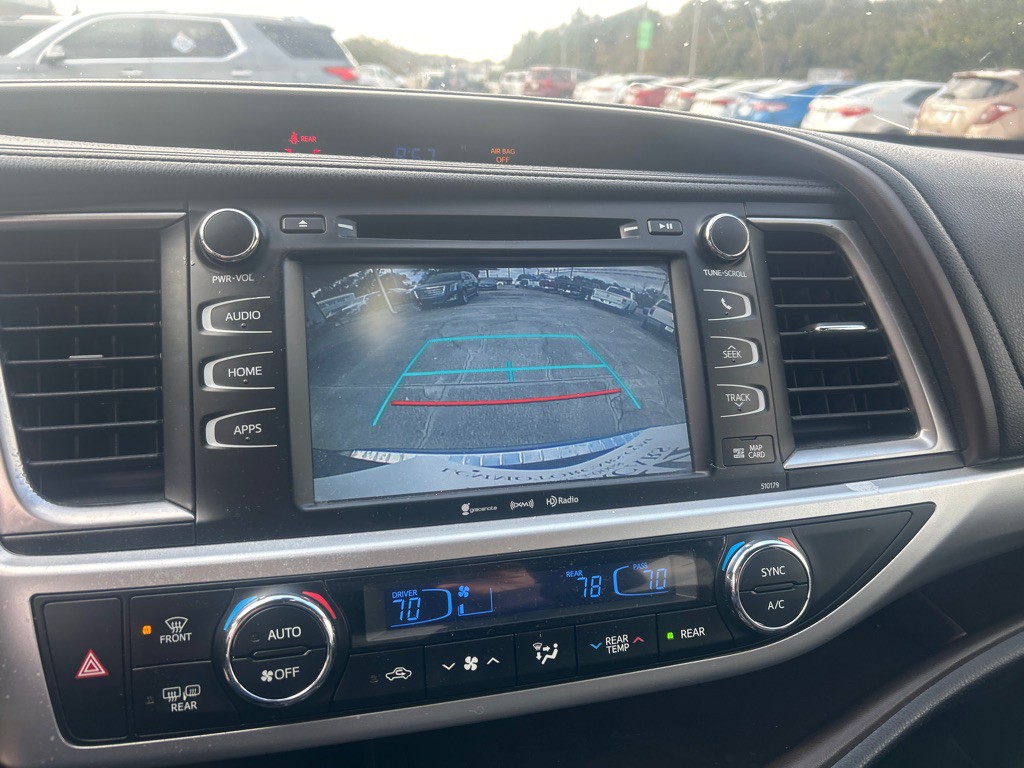 2017 Toyota Highlander Image 6