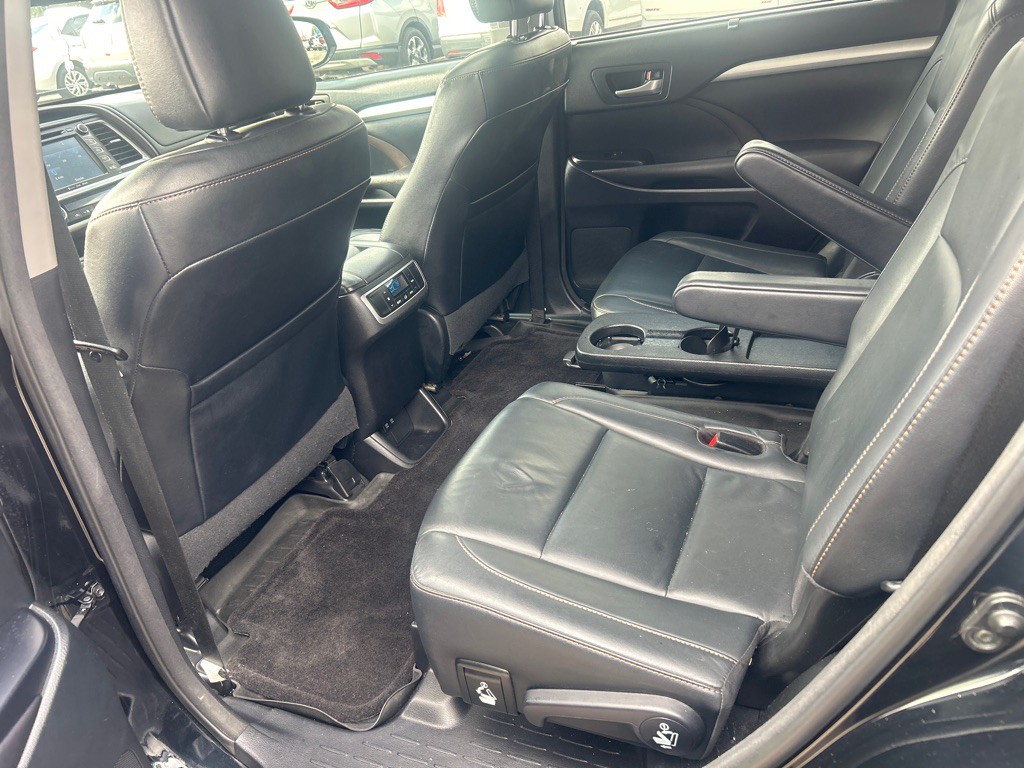2017 Toyota Highlander Image 8