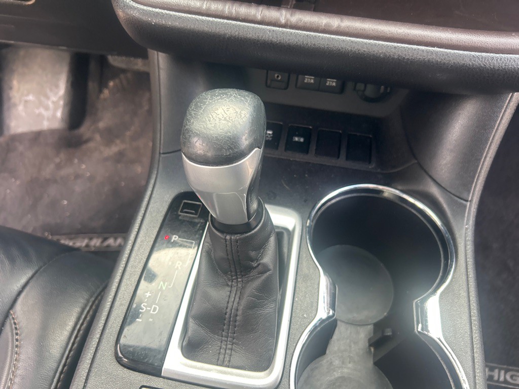 2017 Toyota Highlander Image 12