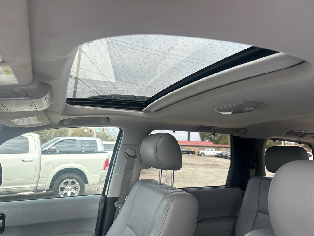 2016 Toyota Sequoia Image 6