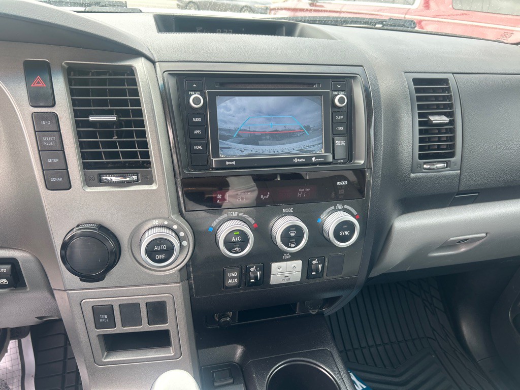 2016 Toyota Sequoia Image 7