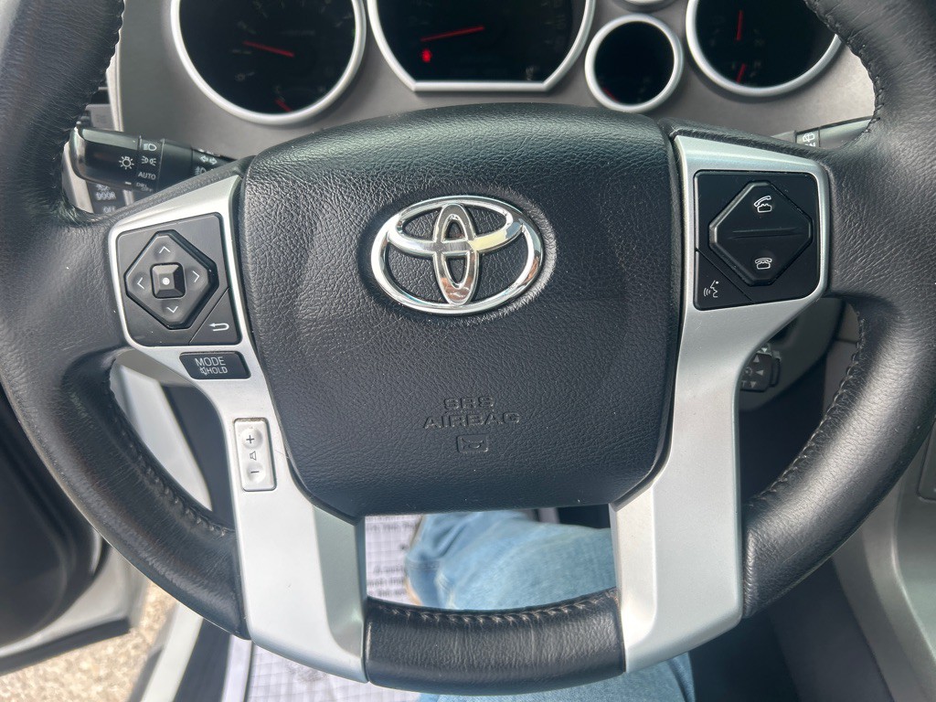 2016 Toyota Sequoia Image 8