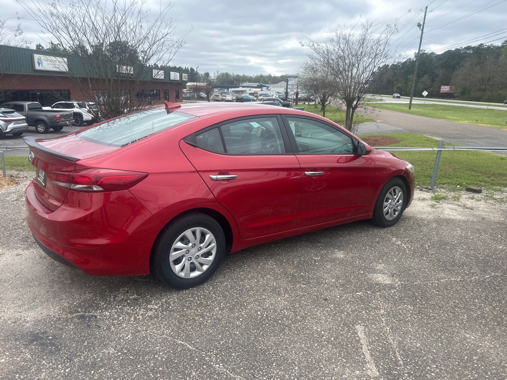 2017 Hyundai Elantra Image 2