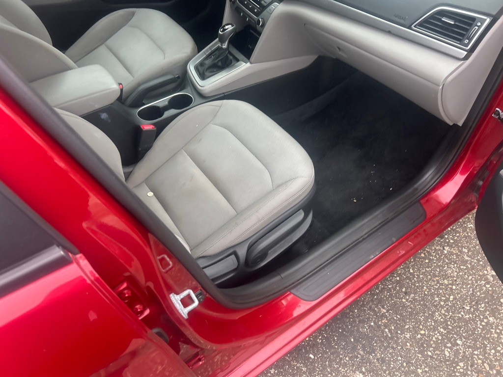 2017 Hyundai Elantra Image 10