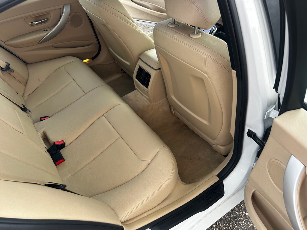 2016 BMW 3 Series Image 9