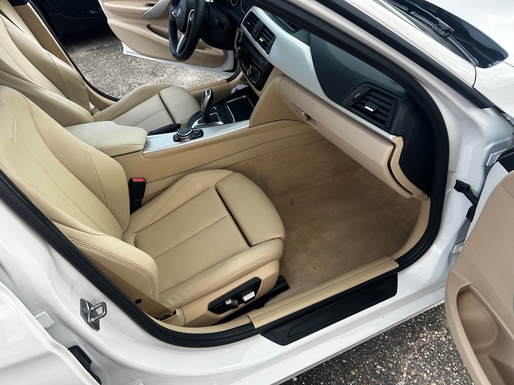 2016 BMW 3 Series Image 10