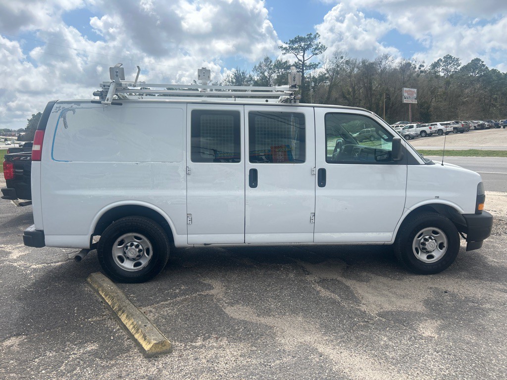 2018 Chevrolet Express Image 2