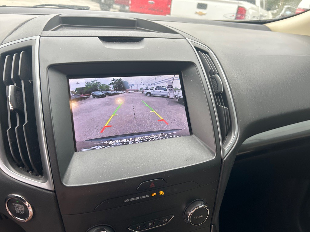 2020 Ford Edge Image 8