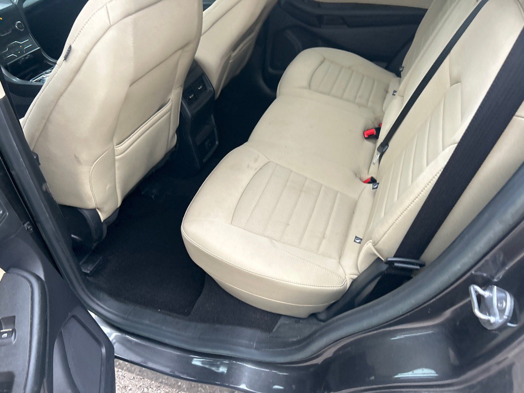 2020 Ford Edge Image 9