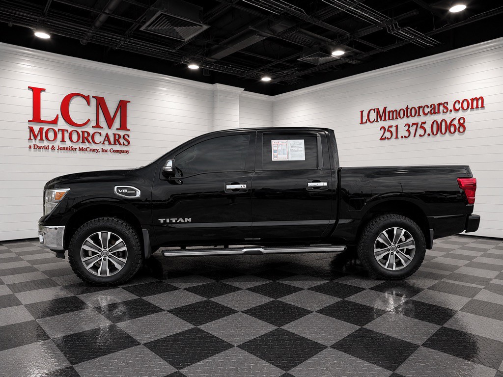 2017 Nissan Titan Image 1