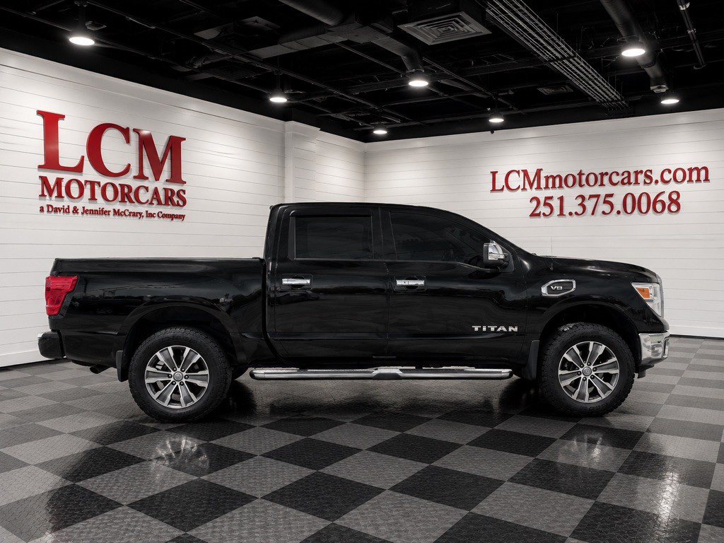 2017 Nissan Titan Image 2