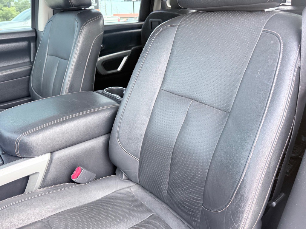 2017 Nissan Titan Image 12