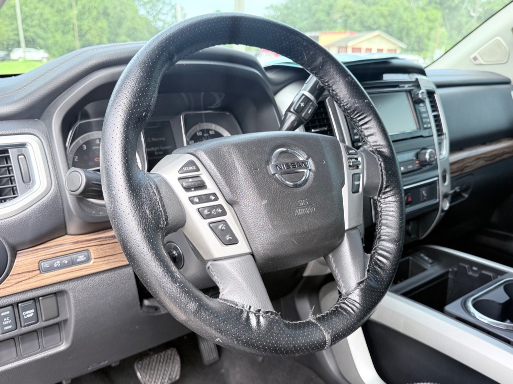 2017 Nissan Titan Image 13