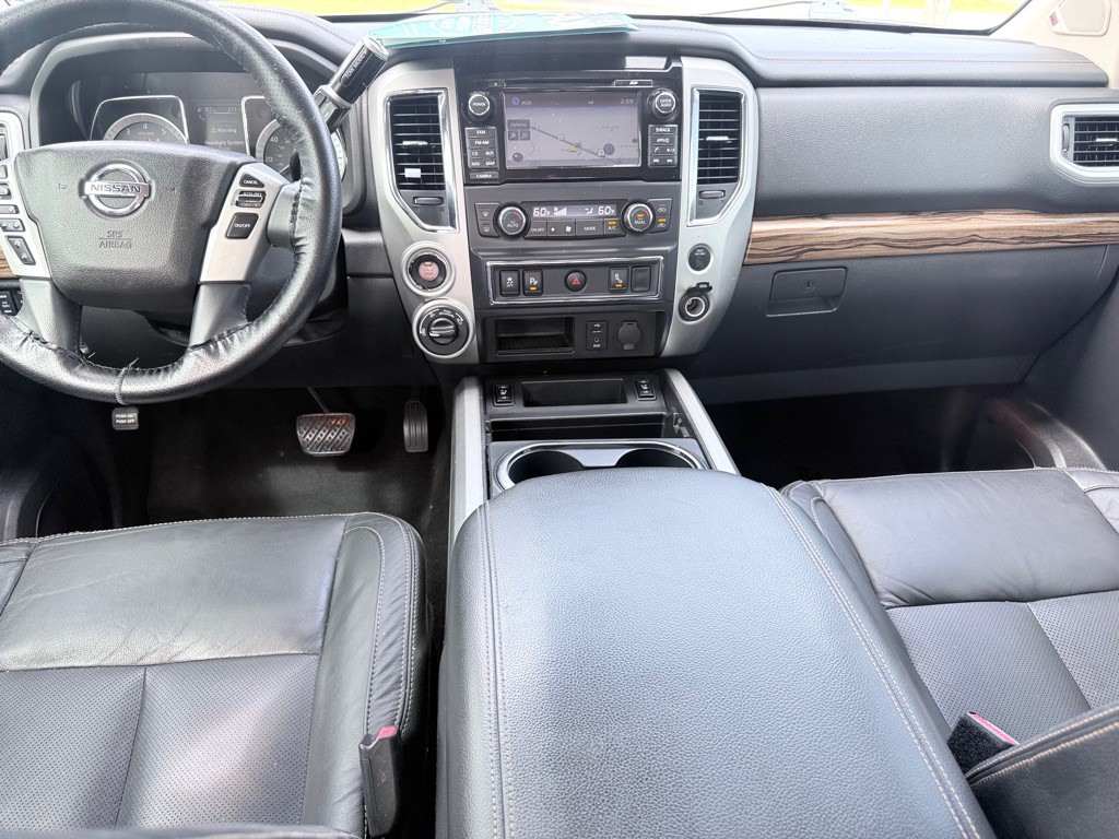 2017 Nissan Titan Image 15