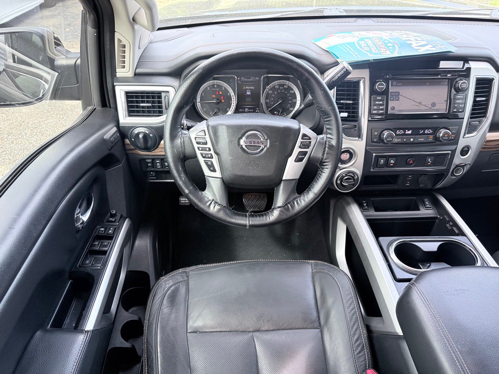 2017 Nissan Titan Image 16