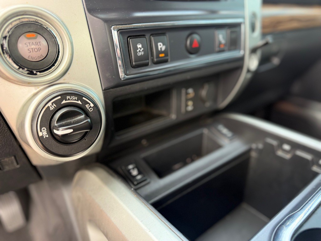 2017 Nissan Titan Image 21