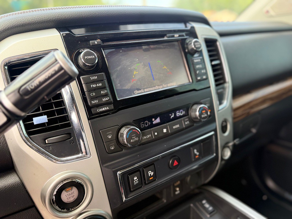 2017 Nissan Titan Image 23