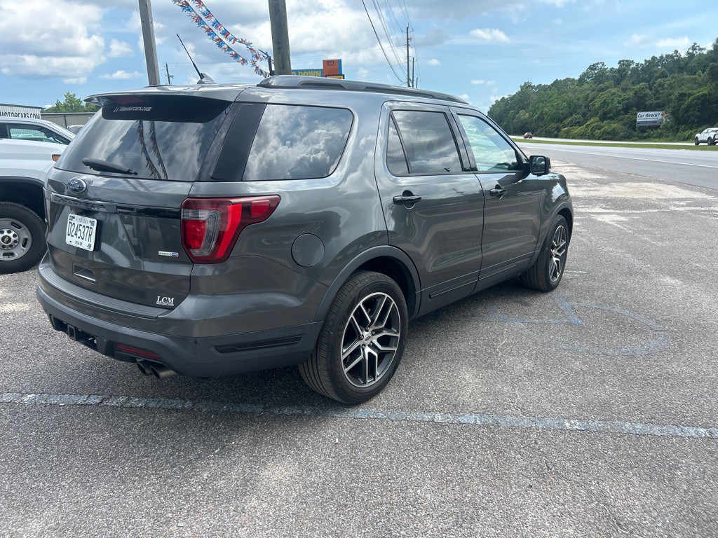 2019 Ford Explorer Image 2