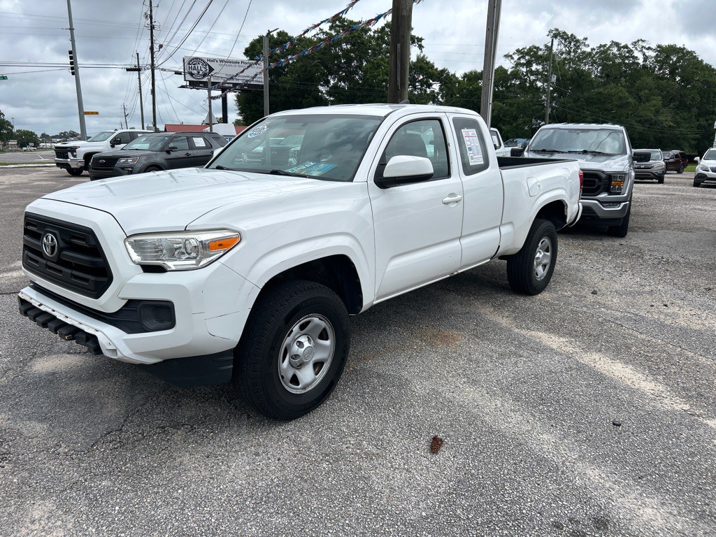 2017 Toyota Tacoma Image 1