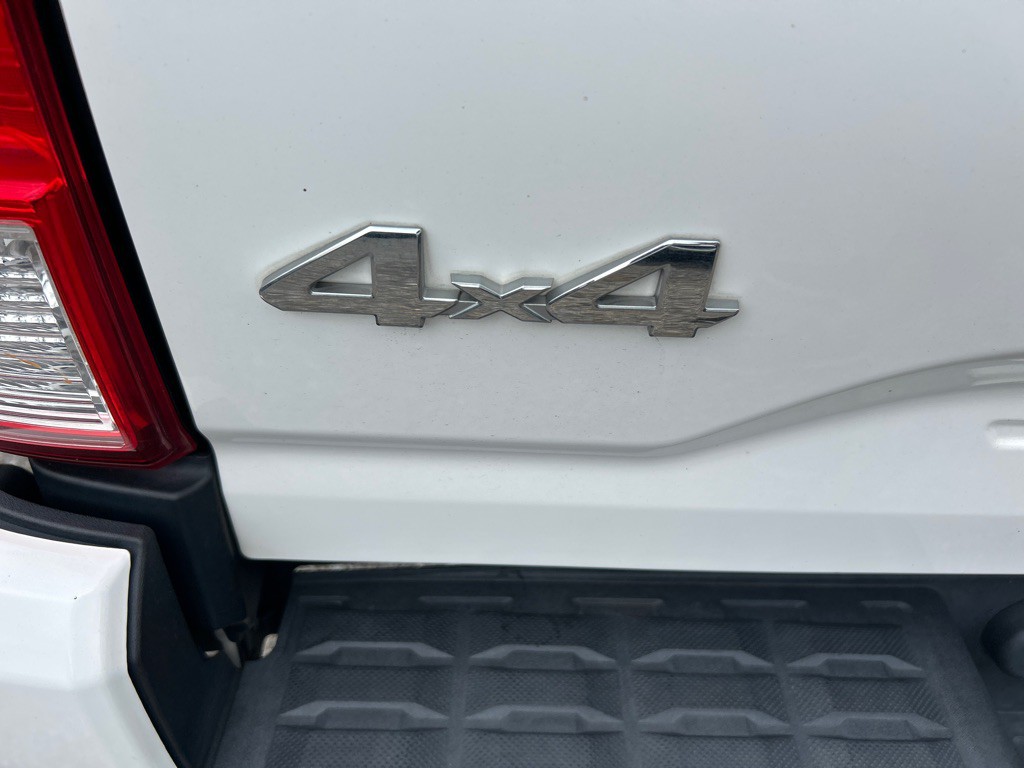 2017 Toyota Tacoma Image 3