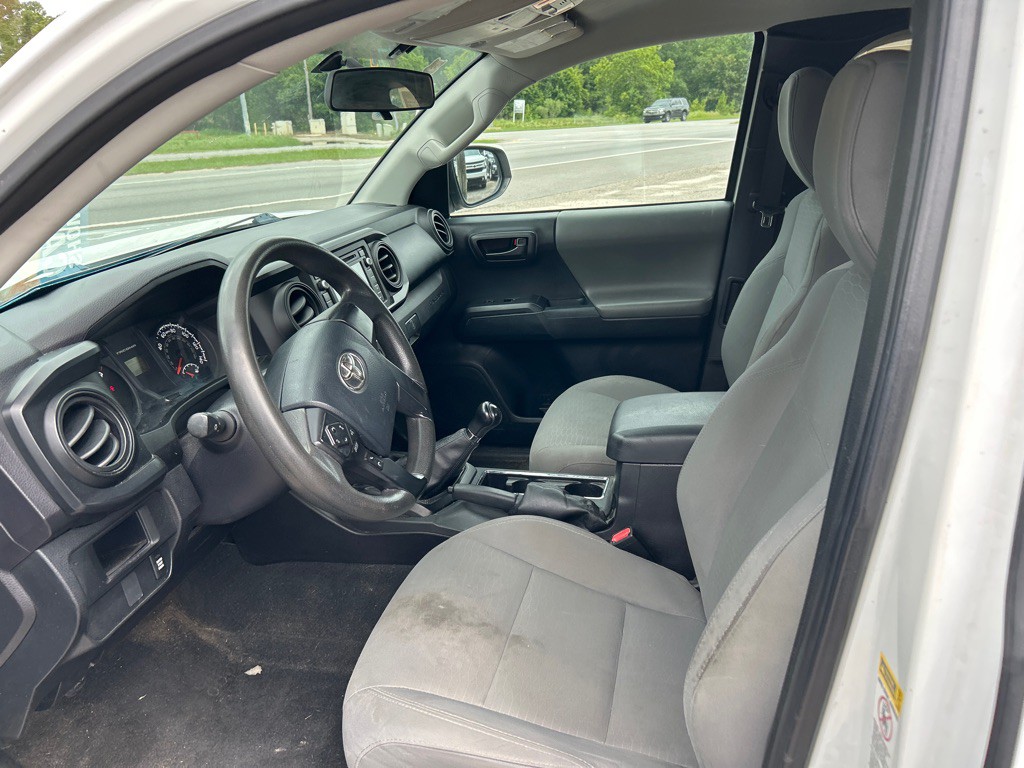 2017 Toyota Tacoma Image 4