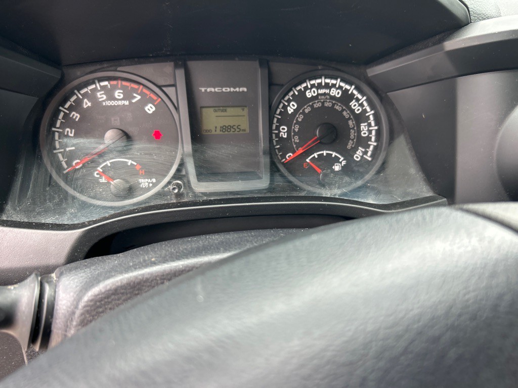 2017 Toyota Tacoma Image 5
