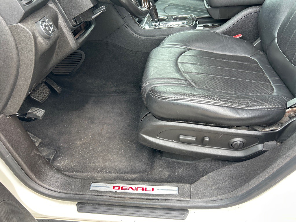 2012 GMC Acadia Image 7