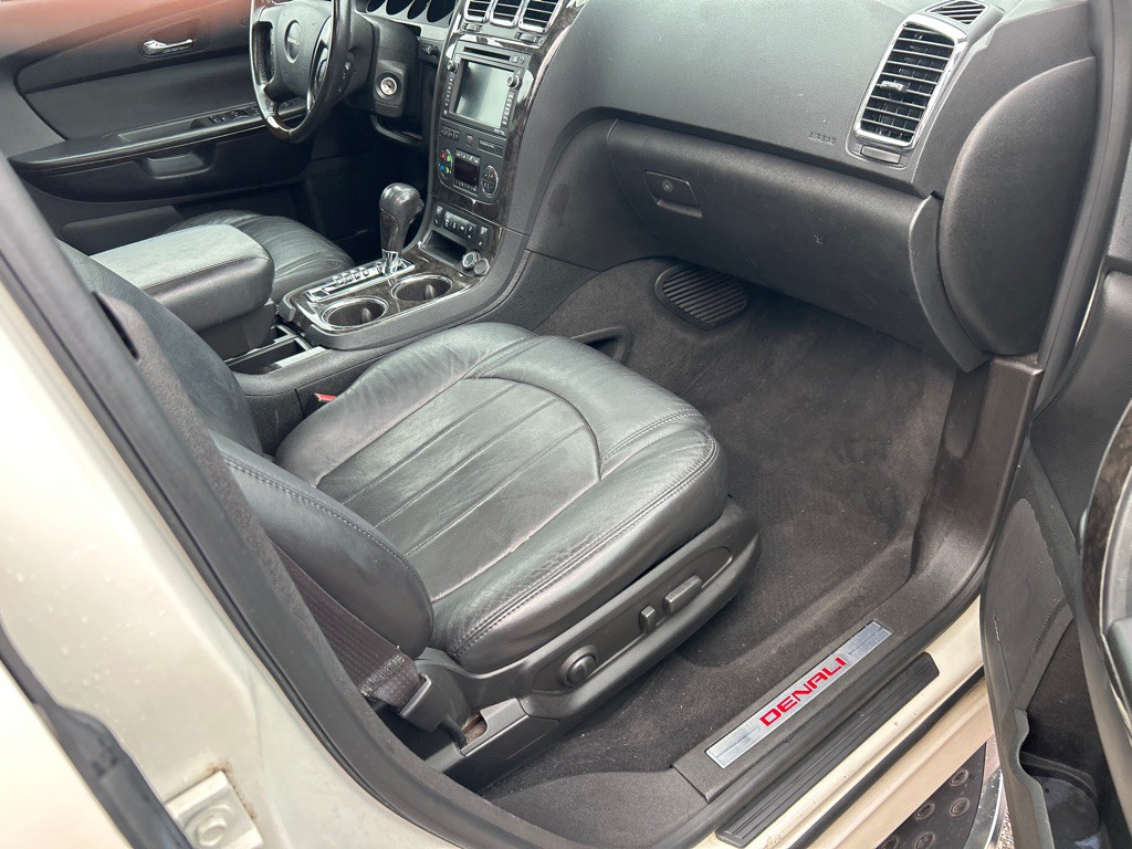 2012 GMC Acadia Image 16