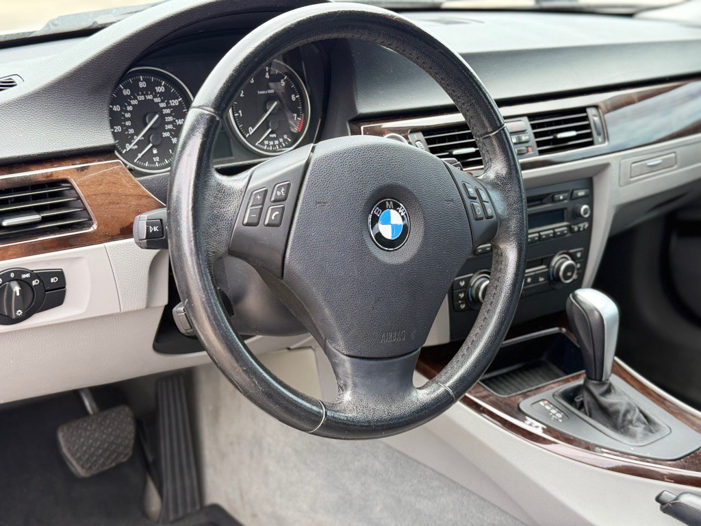 2011 BMW 3 Series Image 8