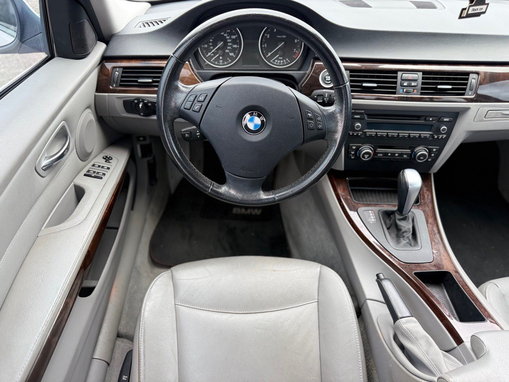 2011 BMW 3 Series Image 9