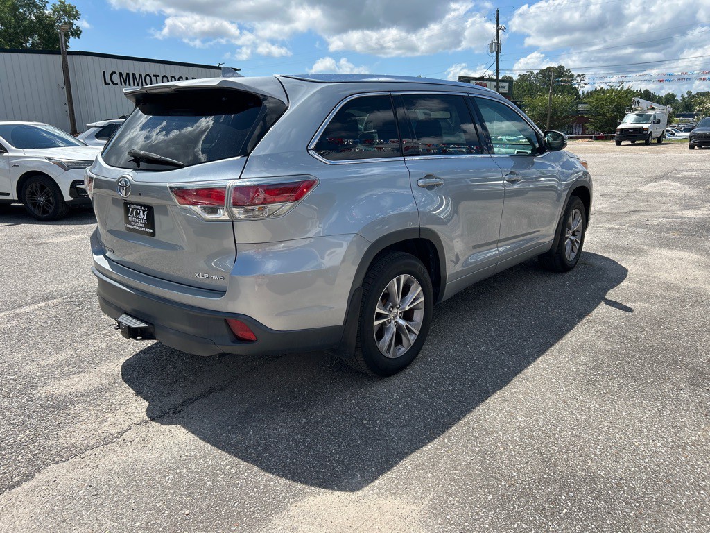 2015 Toyota Highlander Image 2
