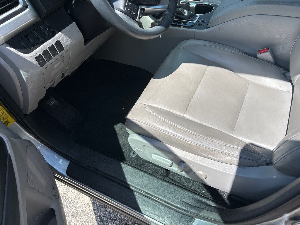 2015 Toyota Highlander Image 8