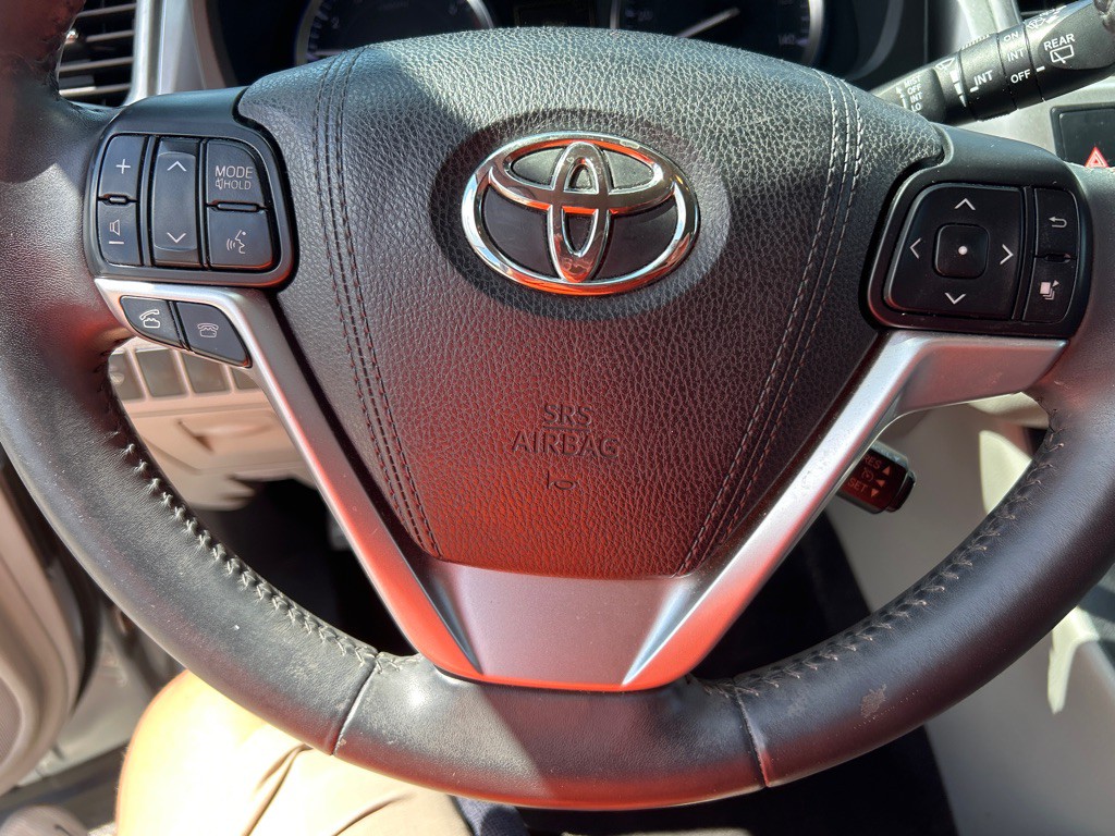 2015 Toyota Highlander Image 9
