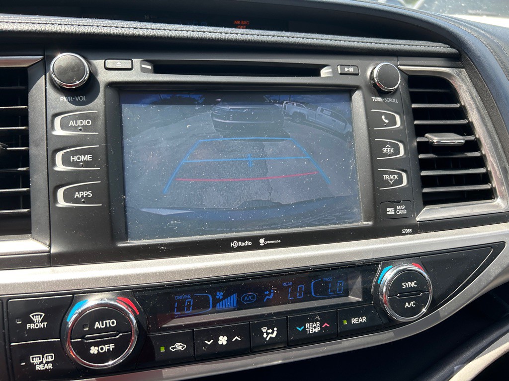 2015 Toyota Highlander Image 12