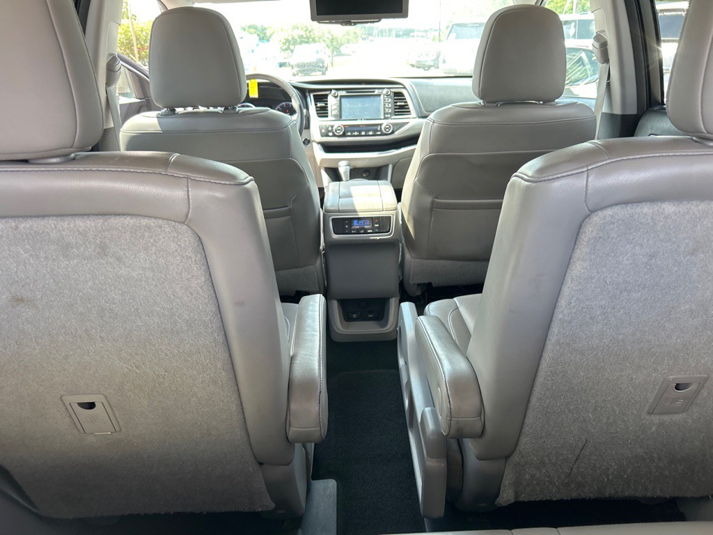 2015 Toyota Highlander Image 21